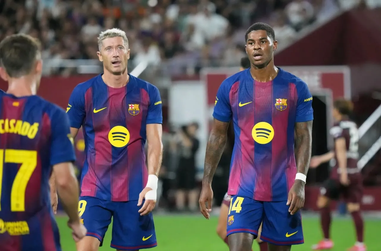 hàng công chất lượng gồm rashford và lewandowski